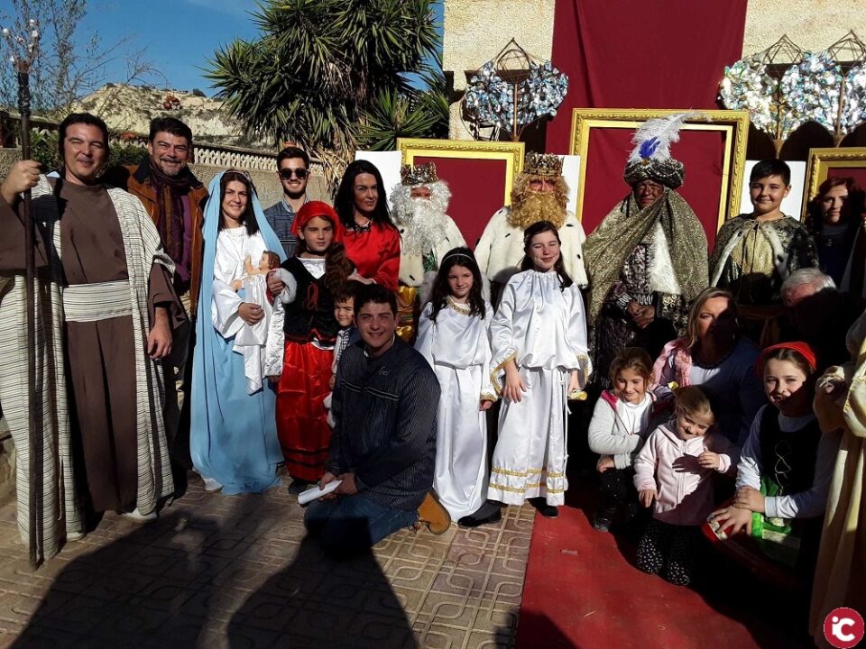 El alcalde Luis Barcala acude a la representación del II Belén Viviente en Monnegre d´Abaix