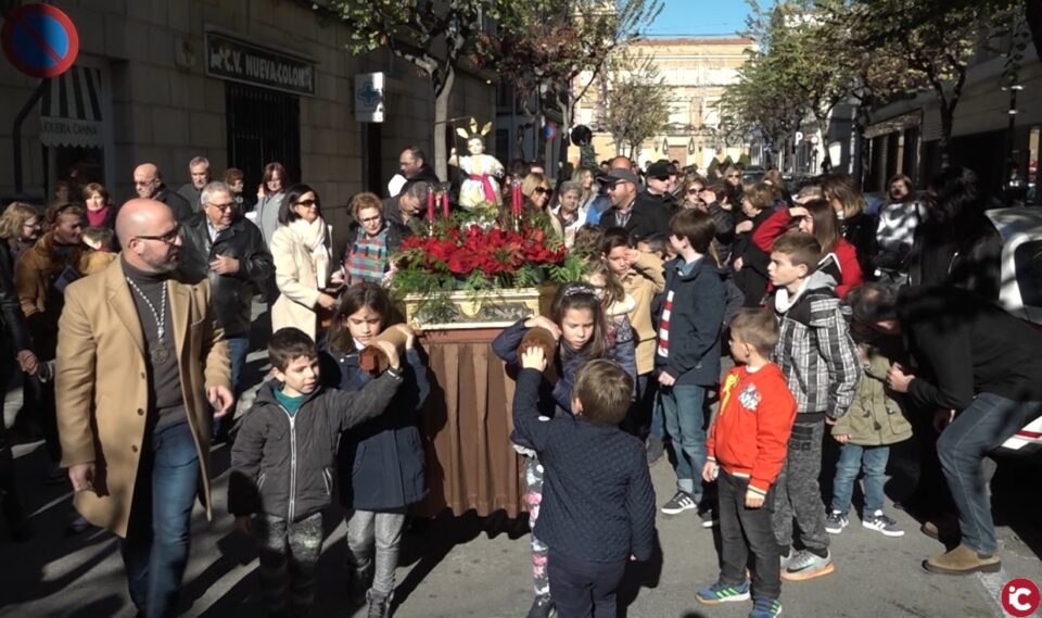 El Niño Jesús sale de nuevo en procesión por las calles de Elda