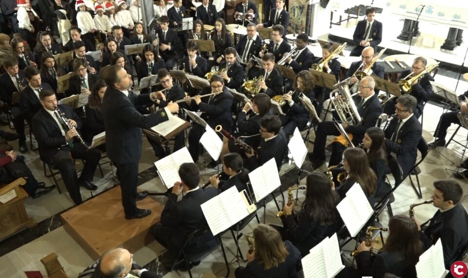La S.M. La Esperanza realizó su concierto navideño en la Iglesia San Vicente Ferrer