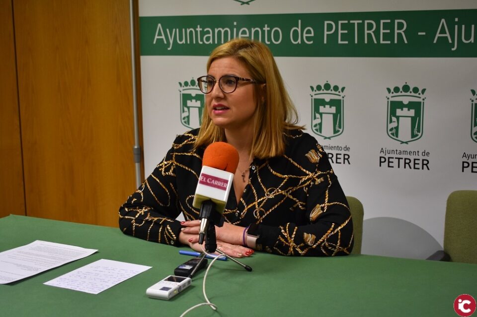 Petrer lanzará más de mil kilos de caramelos en la cabalgata de Reyes