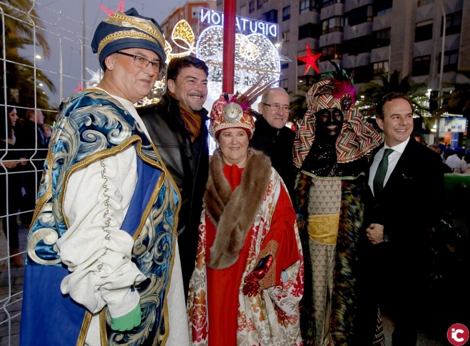 Gran Cabalgata de Carteros Reales con la llegada de los mensajeros de Sus Majestades Los Reyes Magos de Oriente al Palacio Provincial