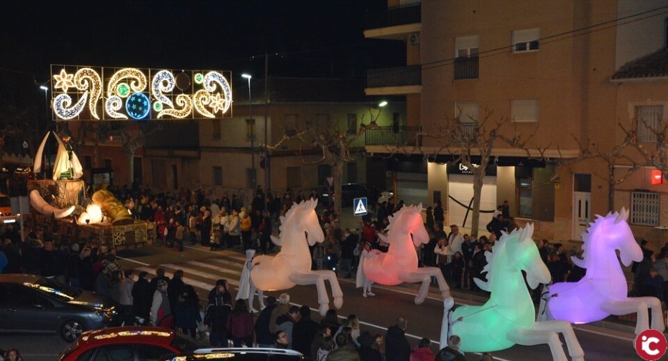 Los Magos de Oriente regalan ilusión a los niños y niñas de PInoso