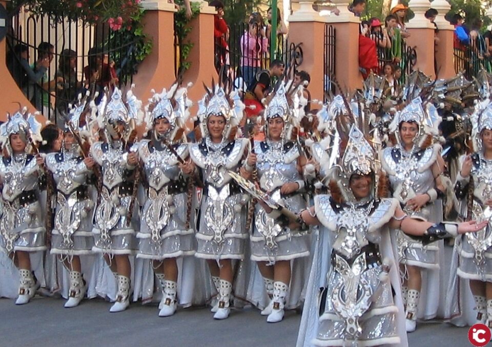 El 75º Aniversario de las fiestas de Moros y Cristianos de Elda da inicio con la Media Fiesta