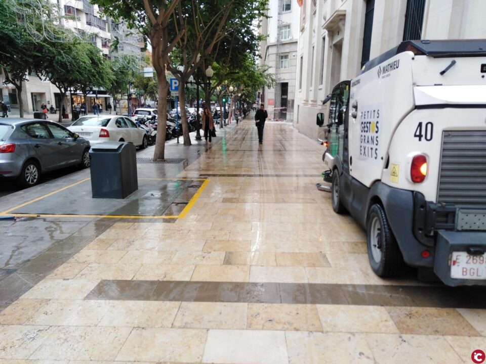 El Ayuntamiento recogió 1.650 toneladas de residuos en el dispositivo especial de limpieza de Navidad en las calles principales y zonas comerciales del centro y los barrios