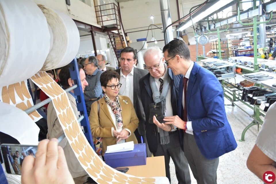 El director general de Industria se reúne con los empresarios de Elda para dar a conocer el programa de ayudas para la reindustrialización