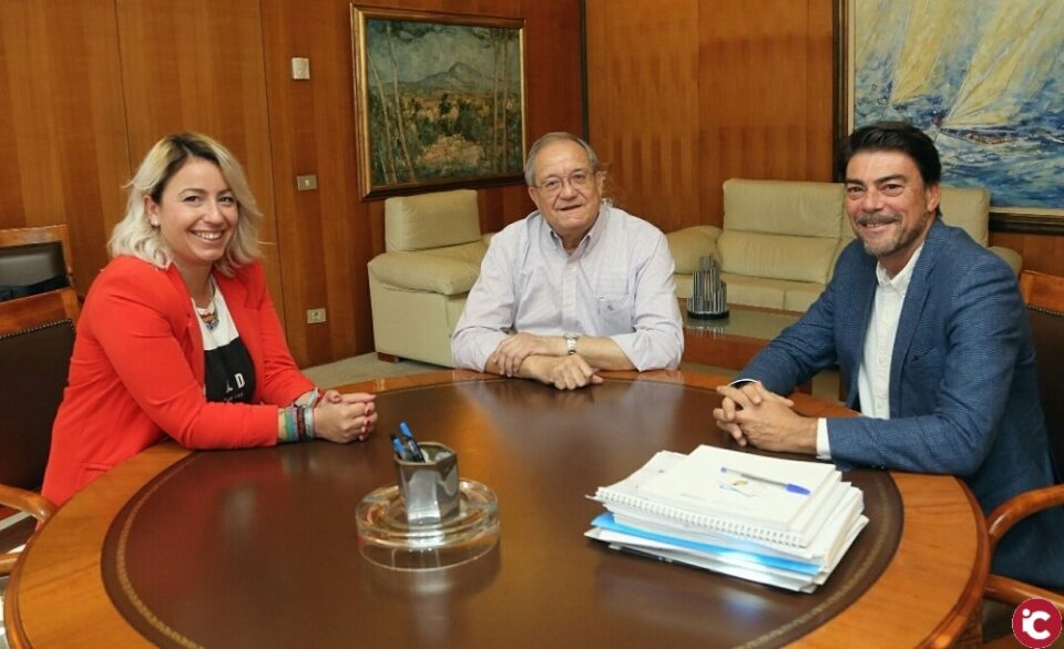 Marisa Gayo premia a los deportistas de las escuelas infantiles con 2.000 entradas para el España  UU.EE de fútbol femenino