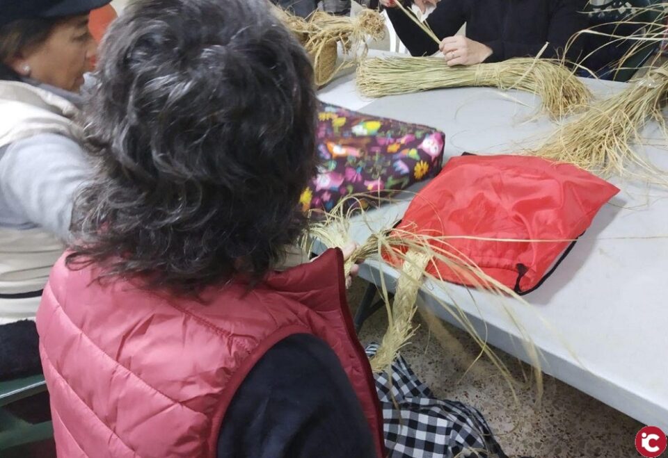 El Ayuntamiento organiza un curso en El Moralet sin muebles ni calefacción en pleno enero