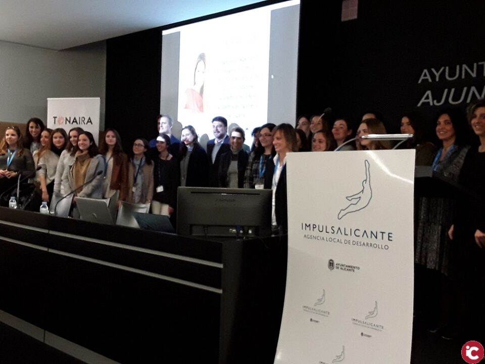 El alcalde Luis Barcala presenta a la ingeniera de Telecomunicaciones Nuria Oliver en el seminario Leader Code de liderazgo femenino