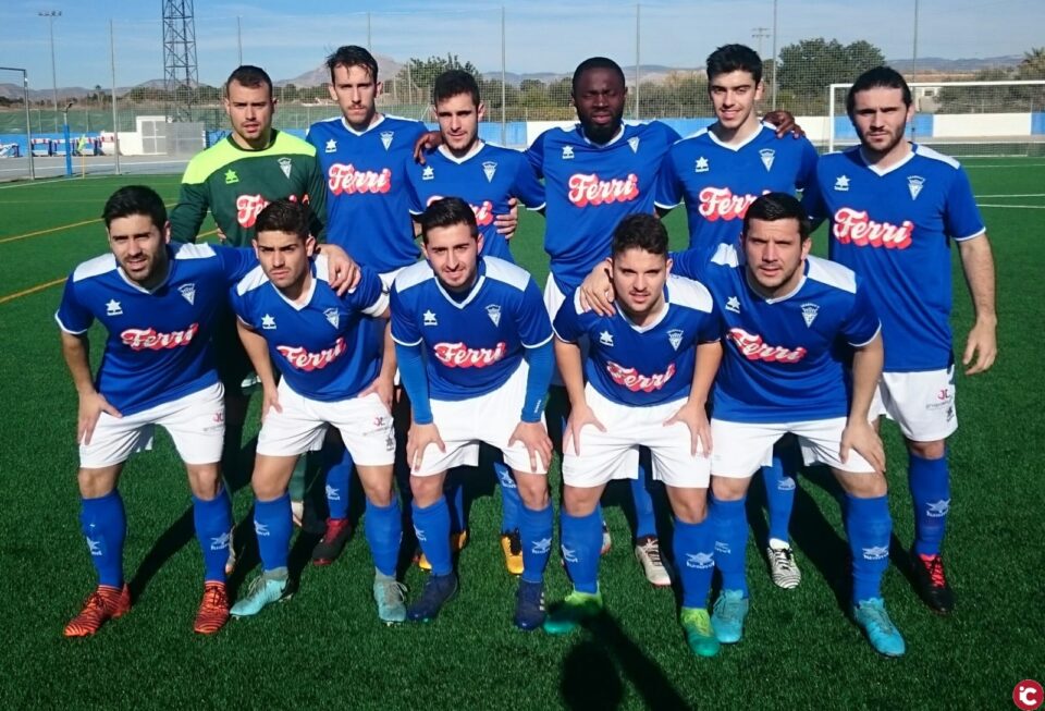 El líder derrota al Villena 3-1