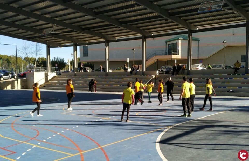 Comienza la competición de balonmano de los juegos deportivos