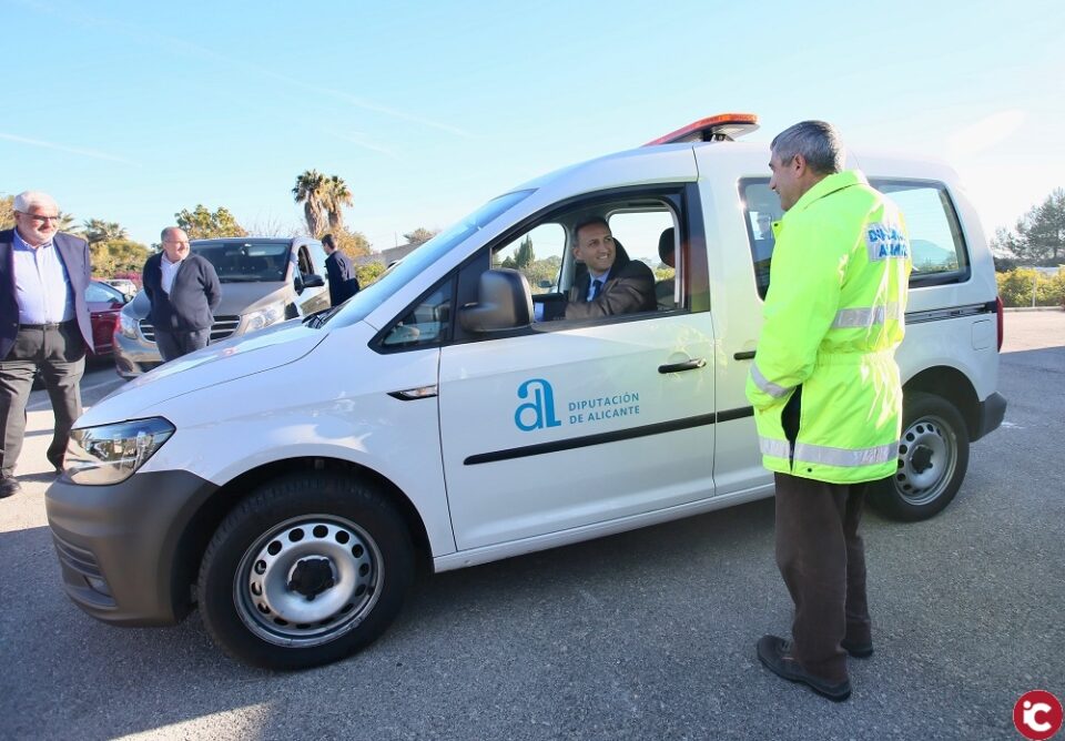 La Diputación de Alicante dota a las brigadas de mantenimiento de Carreteras de vehículos 4x4 para mejorar el servicio ante posibles temporales de nieve