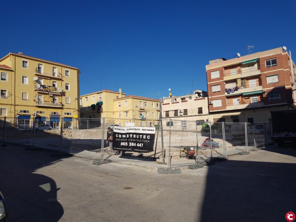 Completado el derribo del inmueble que ocupaba el solar del futuro consultorio de Virgen de la Cabeza