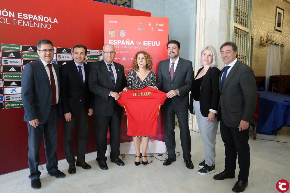 El alcalde anima a batir el record de asistencia a un partido de fútbol femenino en el España  EE.UU del próximo día 22