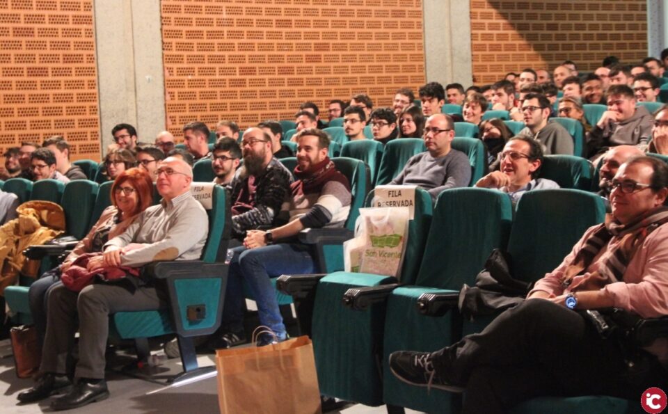 El IES San Vicente se alía con tres grandes consultoras tecnológicas para dar salida a sus alumnos de informática