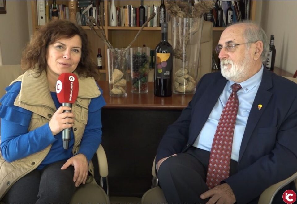 Visitamos las oficinas de la Denominación de Origen Protegida Vinos de Alicante de la mano de su presidente Antonio Navarro