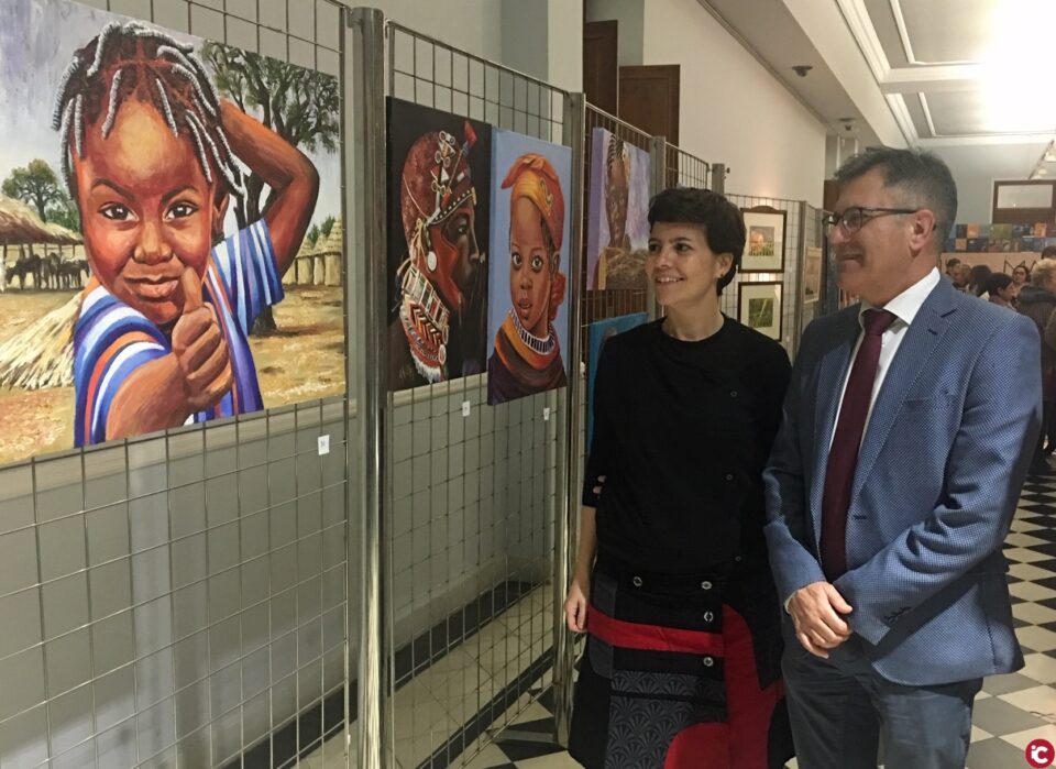 La Diputación de Alicante se involucra en una muestra solidaria que persigue recaudar fondos para proyectos sociosanitarios en Togo