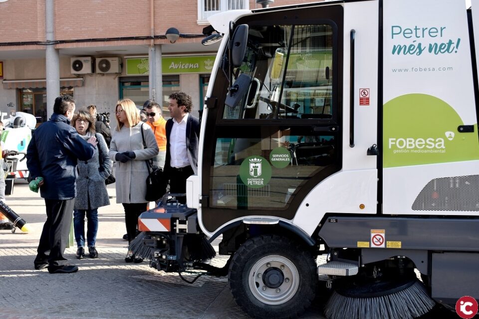 Petrer refuerza el servicio de limpieza viaria con nueva maquinaria y la incorporación de 7 trabajadores