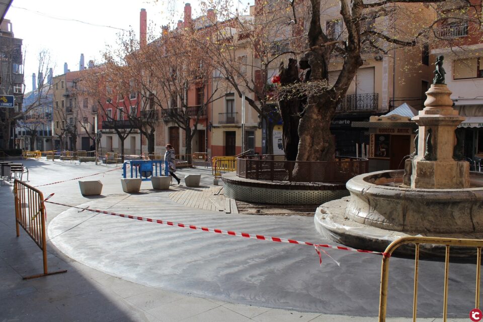 El Ayuntamiento elimina los listones de madera en la Plaza de la Palla