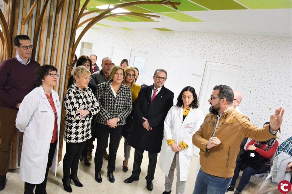 La consellera de Sanidad visita la renovada planta de obstetricia del Hospital de Elda