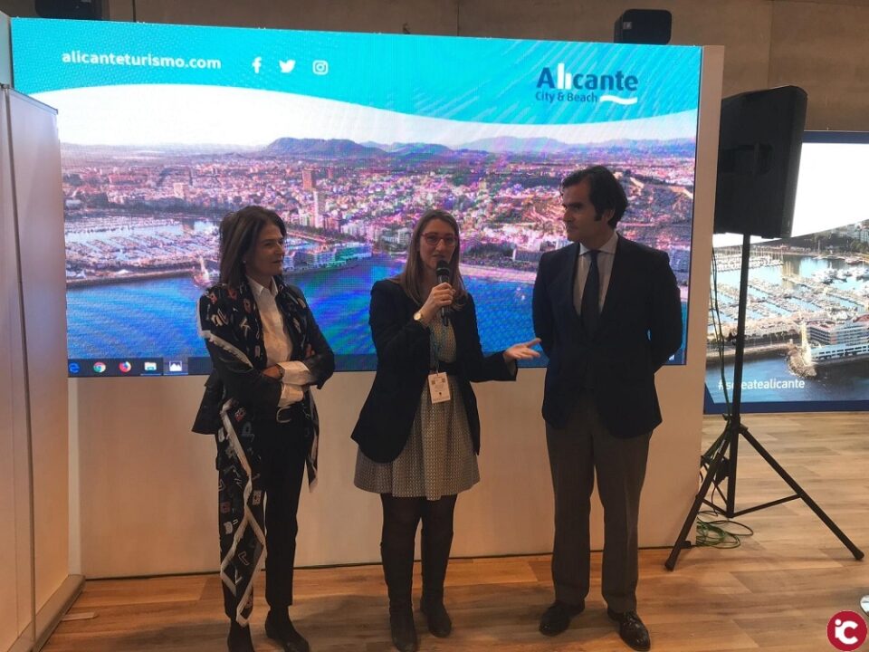 El Ayuntamiento y el Real Club de Regatas promocionan el turismo naútico de Alicante en Fitur