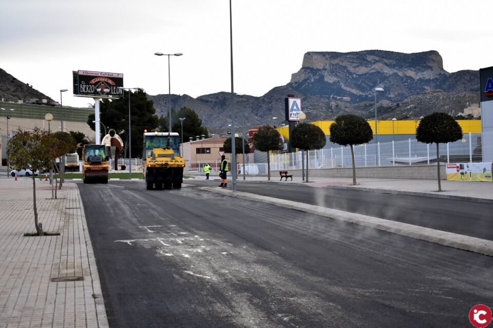 El Ayuntamiento de Petrer reasfalta 12.000 m² del municipio