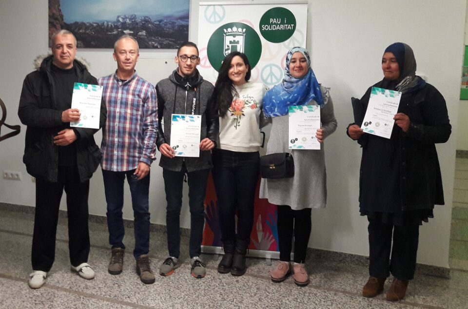 Entrega de diplomas del curso de castellano para migrantes en Petrer y programación del nuevo curso