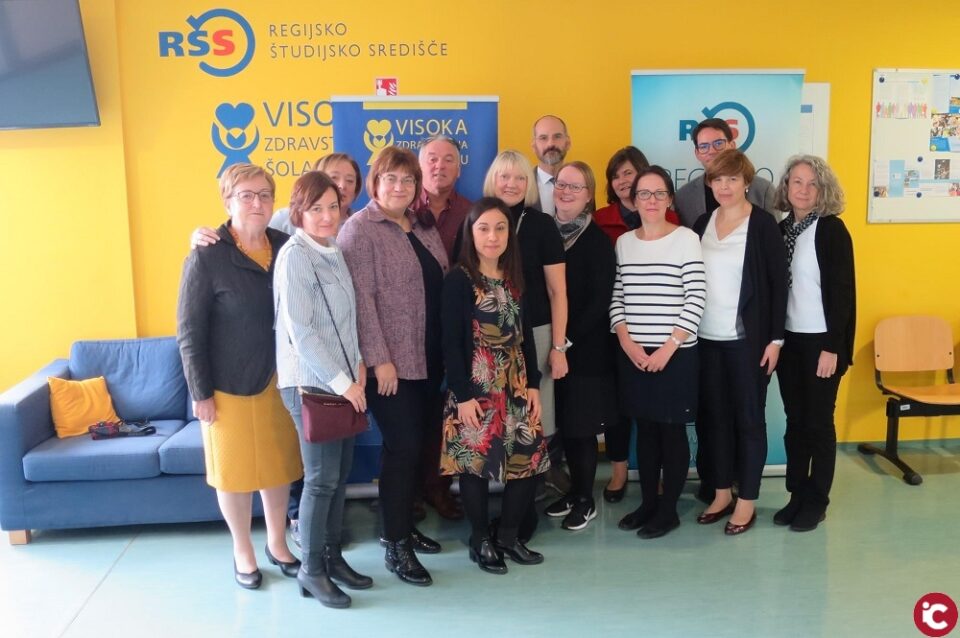 Investigadoras de la UA trabajan en un proyectopara mejorar las prácticas clínicas de estudiantes de enfermería