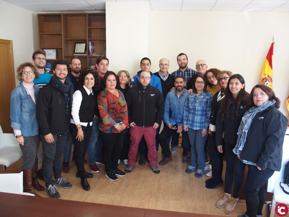 Visita investigadores chilenos para la innovación del sector de la artesanía festera