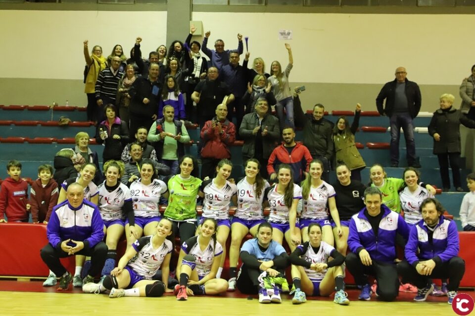 El equipo Sénior del Elda Prestigio consigue su quinta victoria consecutiva ante su público en el pabellón de madera