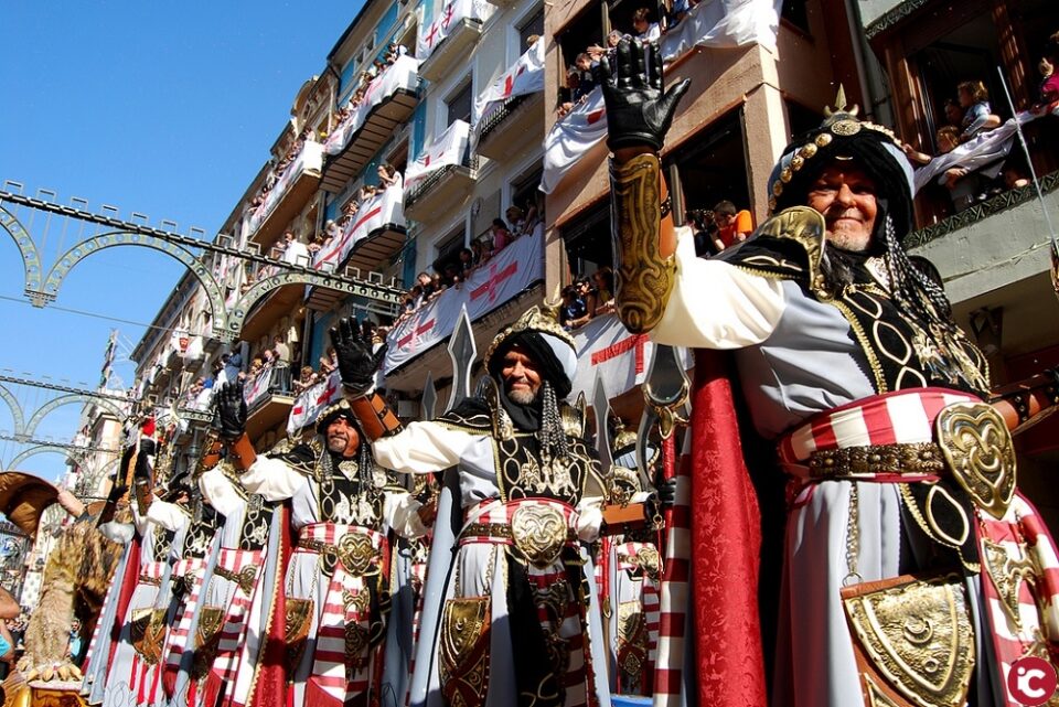 A favor del BIC Immaterial dels Moros i Cristians dAlcoi