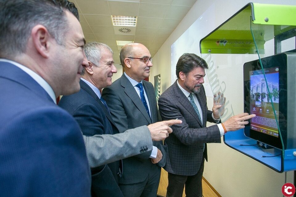 El alcalde destaca la apuesta de Alicante Futura para poner la ciudad al ritmo tecnológico de los ciudadanos durante la presentación de Ruta 19 de Telefónica