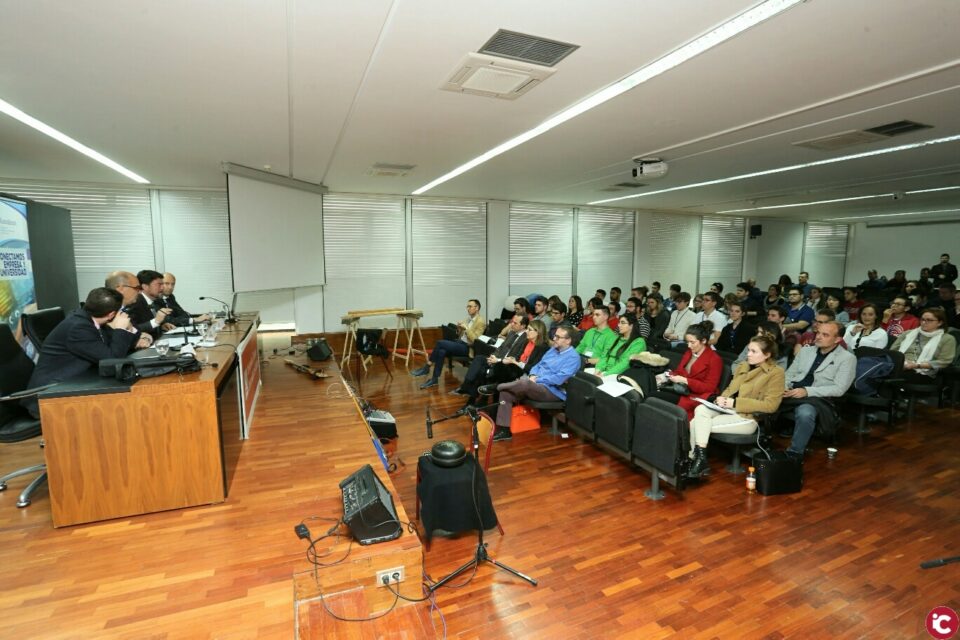 El alcalde resalta la apuesta de Alicante por la innovación y la digitalización durante la presentación del certamen DOEACT_UA para impulsar a emprendedores