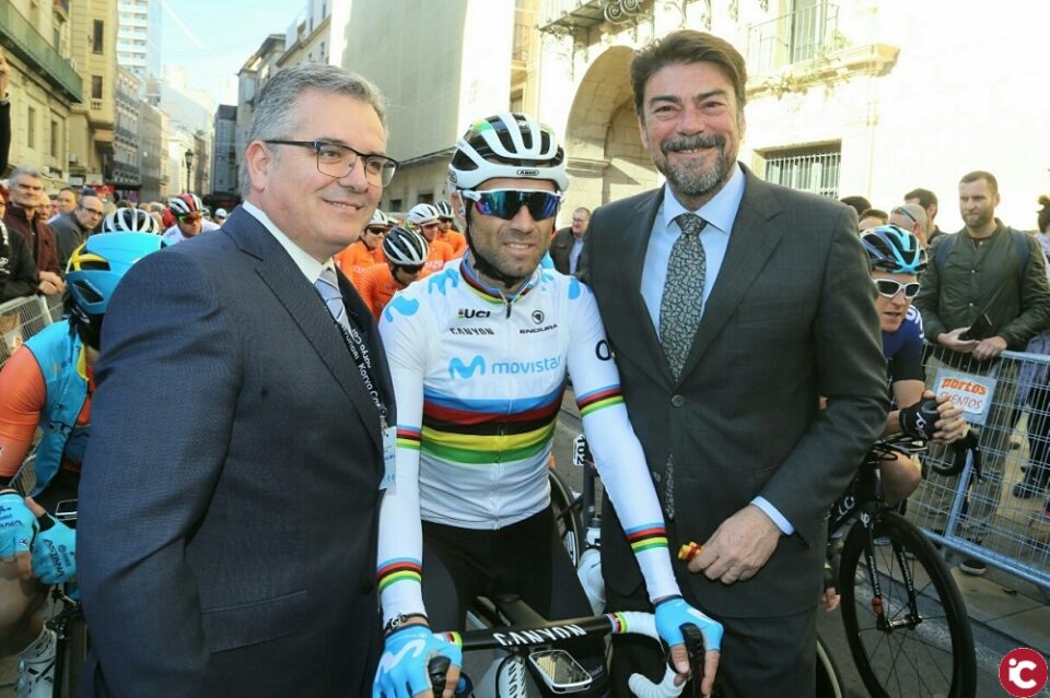 El alcalde destaca el impacto económico de la Vuelta a la C.V. en más de 15 millones y la proyección de Alicante en 120 países