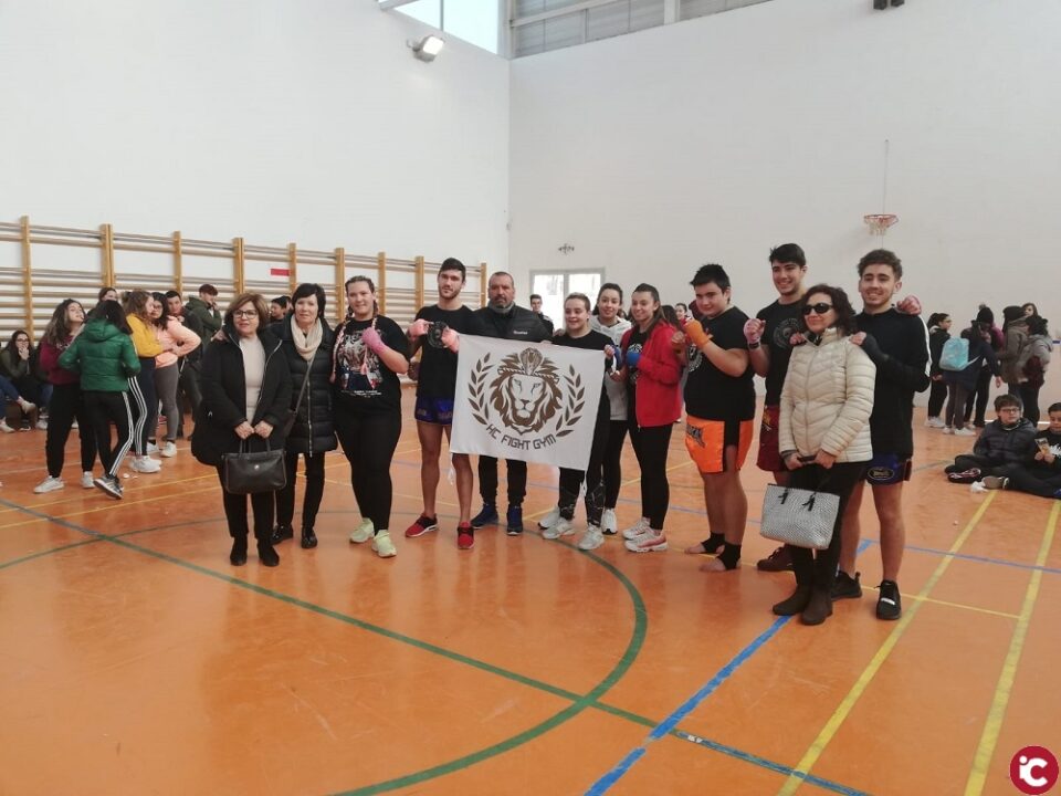 Alumnos del IES La Canal se suman a la lucha contra el cáncer