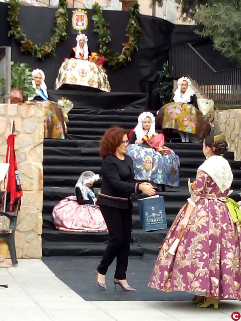Presentación de las belleas adulta e infantil y damas de honor del distrito San Blas Alto