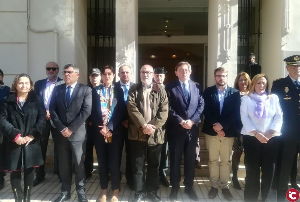 Minuto de silencio por la víctima de violencia de género en Planes