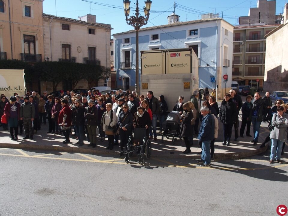 Concentración contra asesinato machista de la mujer de Planes