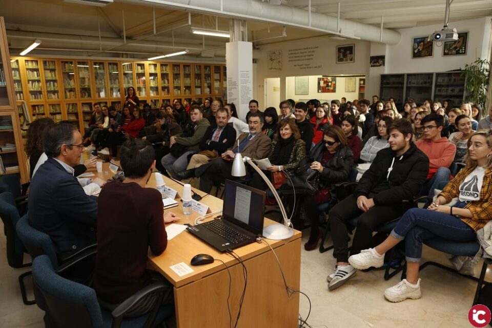 Los estudiantes del Grado en Español de la UA conocen