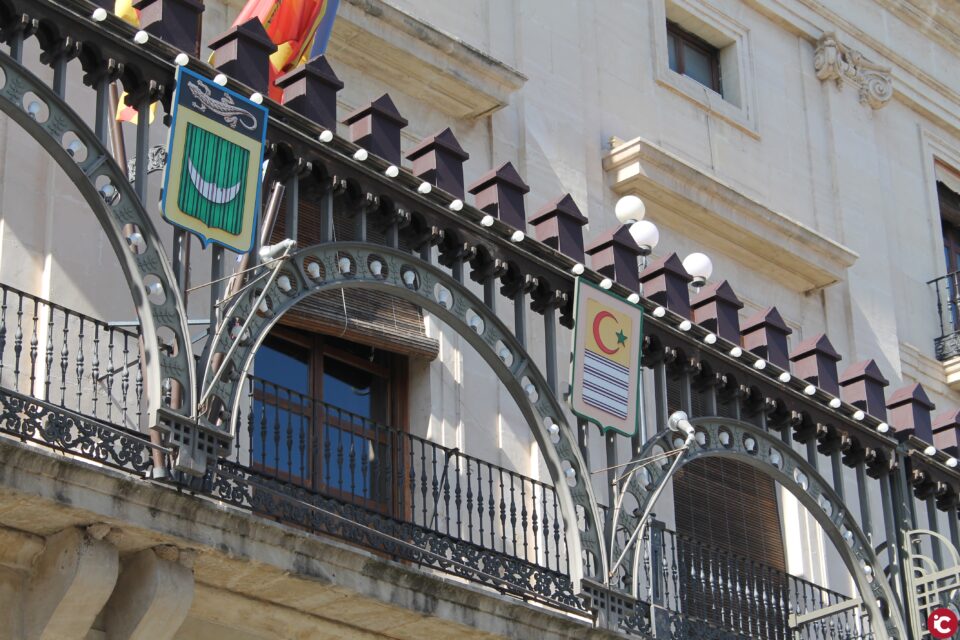 Comença el muntatge de lenramada de festes