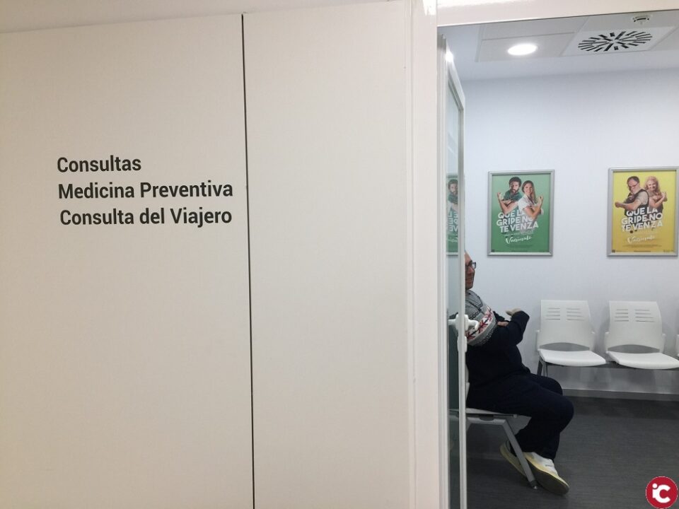 La consulta de medicina del viajero y vacunación internacinal del Hospital de Elda atendió durante el año pasado a 273 viajeros