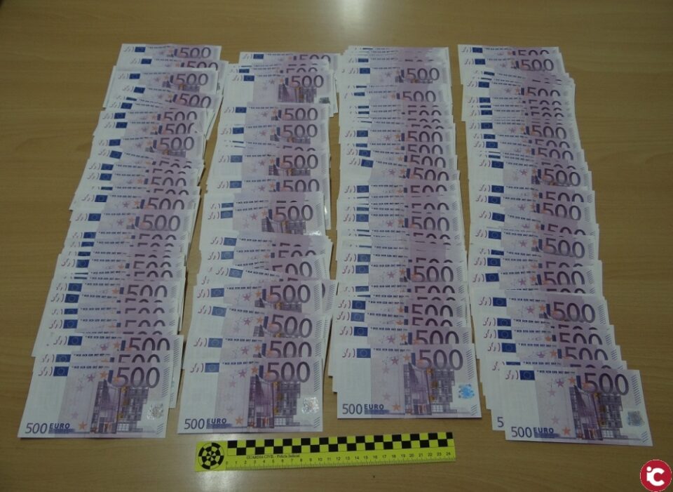 La Guardia Civil encuentra 100.000 euros falsificados durante el registro de un vehículo en Novelda