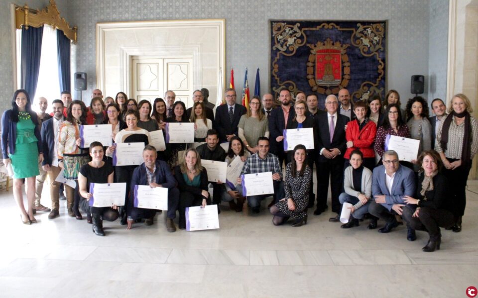 El Patronato Municipal de Turismo entrega a cincuenta y cinco empresas y servicios turísticos alicantinos el distintivo de calidad SICTED