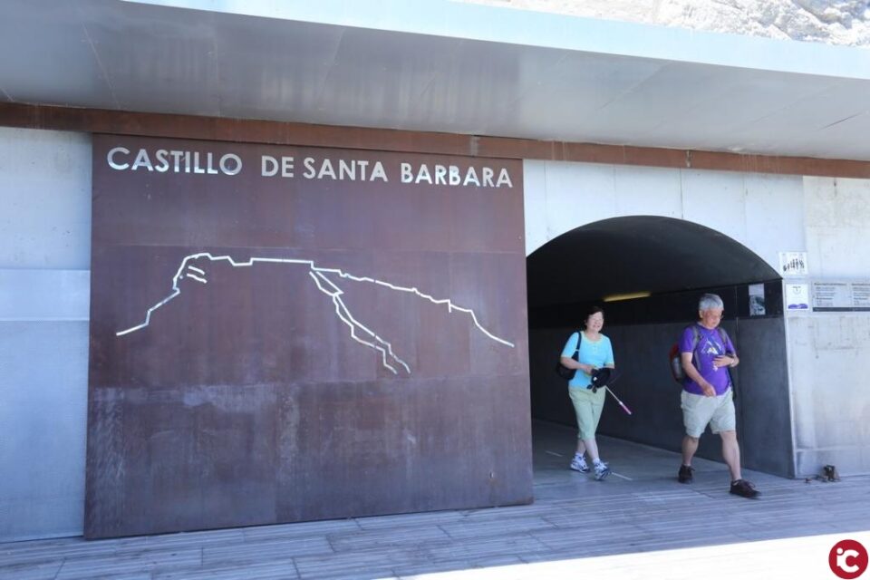 El Ayuntamiento de Alicante inicia las tareas de mejora del acceso al baluarte del Castillo de Santa Bárbara