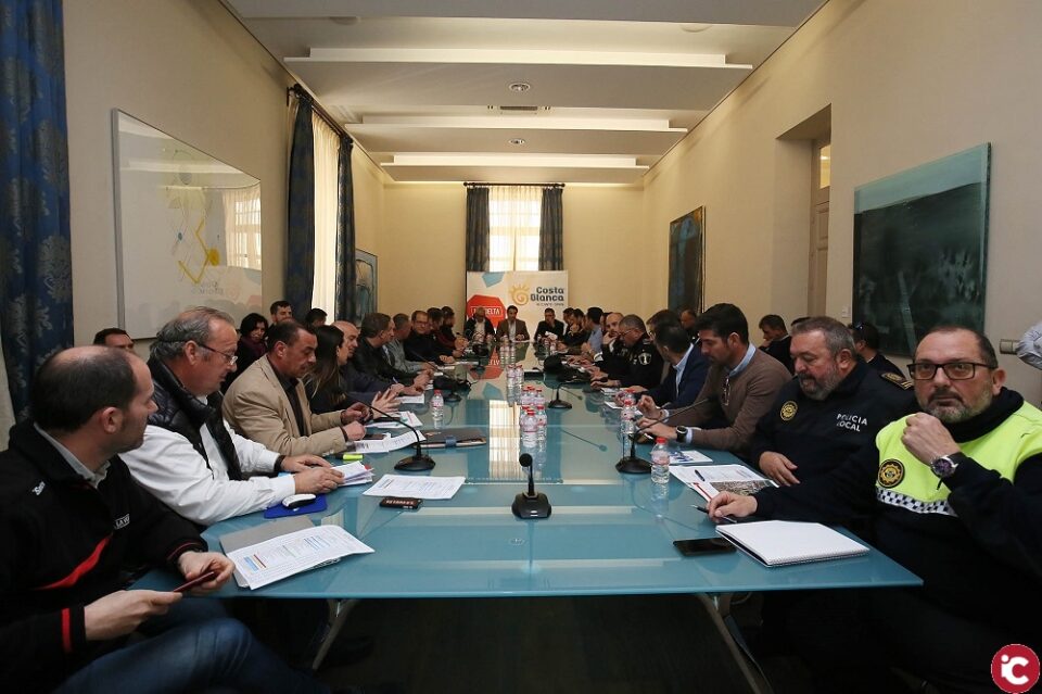 La Diputación de Alicante consigue las autorizaciones pertinentes para que la Vuelta 2019 arranque desde una de las montañas de sal del Parque Natural de Torrevieja