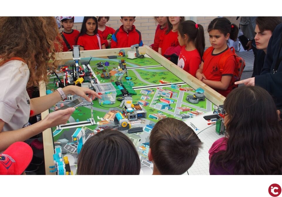 Villenabot sigue creciendo como certamen de robótica