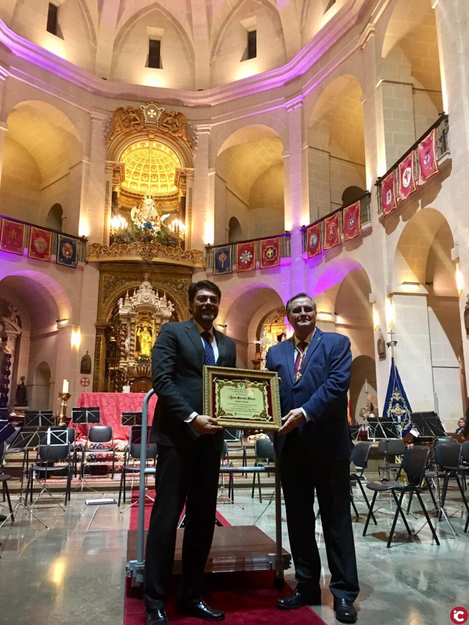 La Junta Mayor de Semana Santa distingue a Luis Barcala en el Concierto del 75 Aniversario