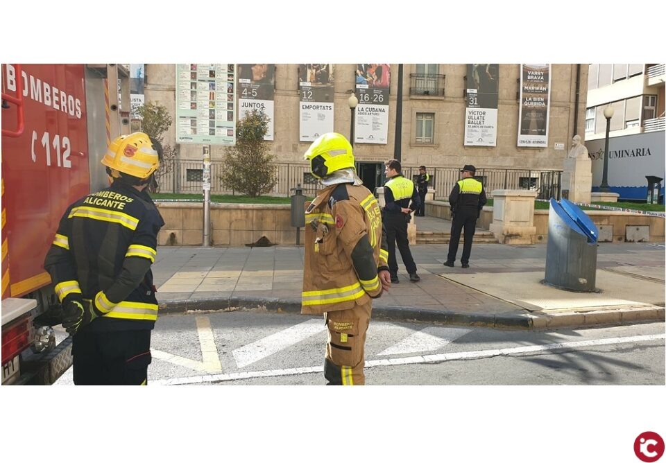 El SPEIS extingue en el Teatro Principal de Alicante un incendio de carácter eléctrico originado en el motor utilizado para controlar los telones