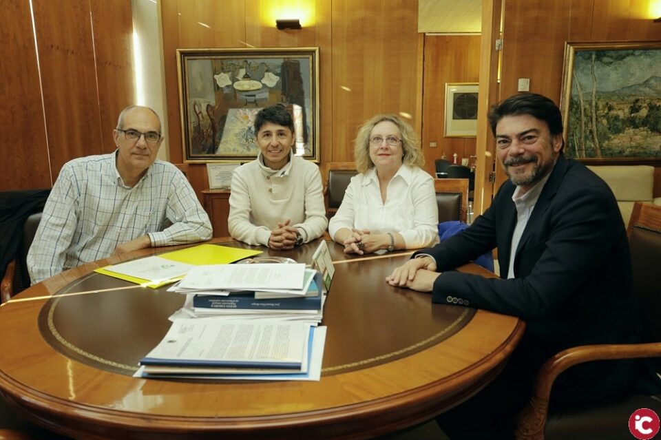 El alcalde de Alicante se reúne con 'Teléfono de la Esperanza' para perfilar un convenio en materia de atención a personas mayores en situación de soledad no deseada