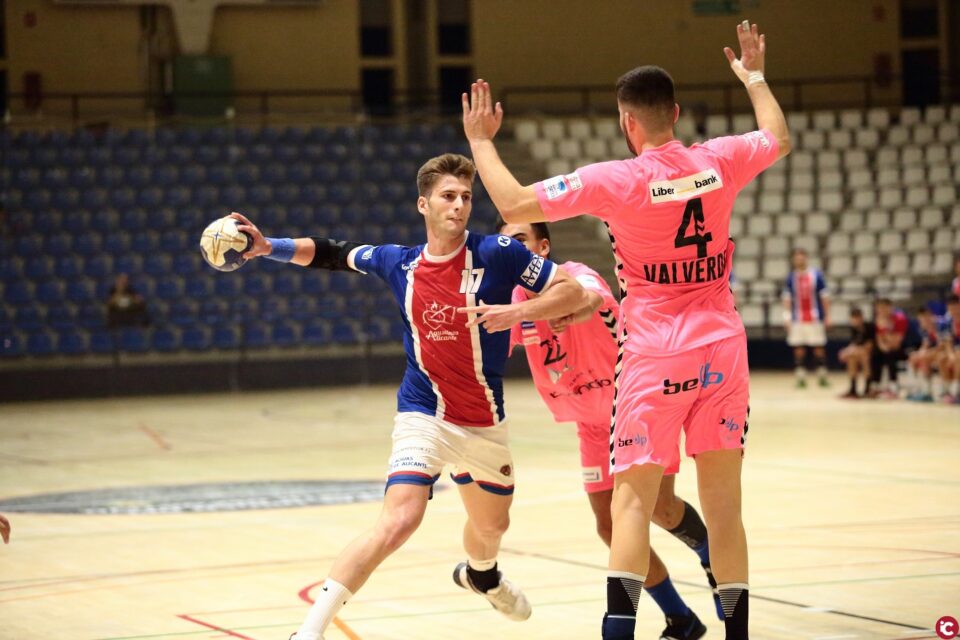 MERITORIO EMPATE DE LA TRICOLOR ANTE CISNE