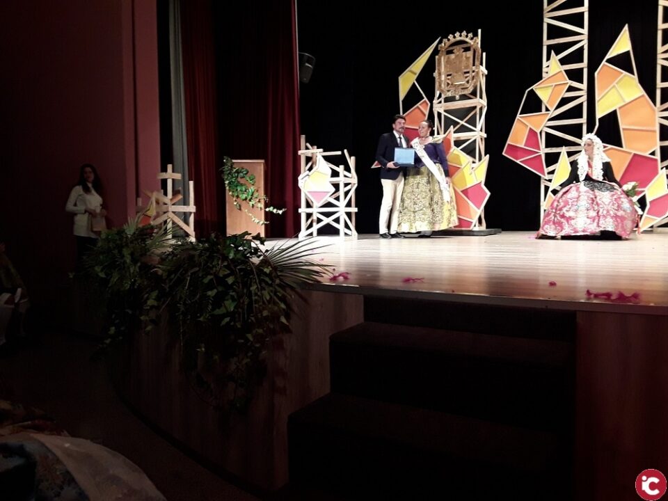 Acto de proclamación de las belleas y damas de honor de la hoguera Los Ángeles